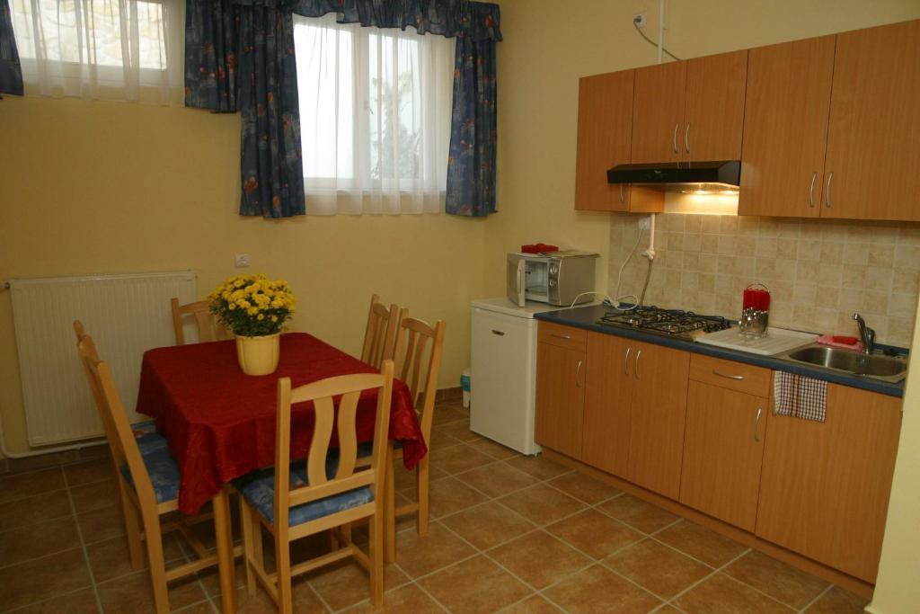 Afrodite Apartmanok เอ็กเกอร์ ภายนอก รูปภาพ